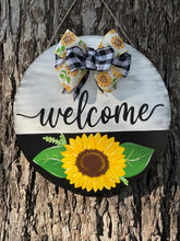 Load image into Gallery viewer, Sunflower Welcome Round Door Hanger
