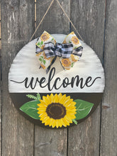 Load image into Gallery viewer, Sunflower Welcome Round Door Hanger
