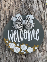 Load image into Gallery viewer, Gray Floral Round Door Hanger
