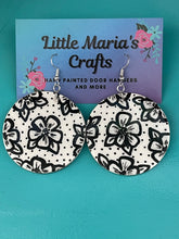 Load image into Gallery viewer, Earrings-Black Flowers Round
